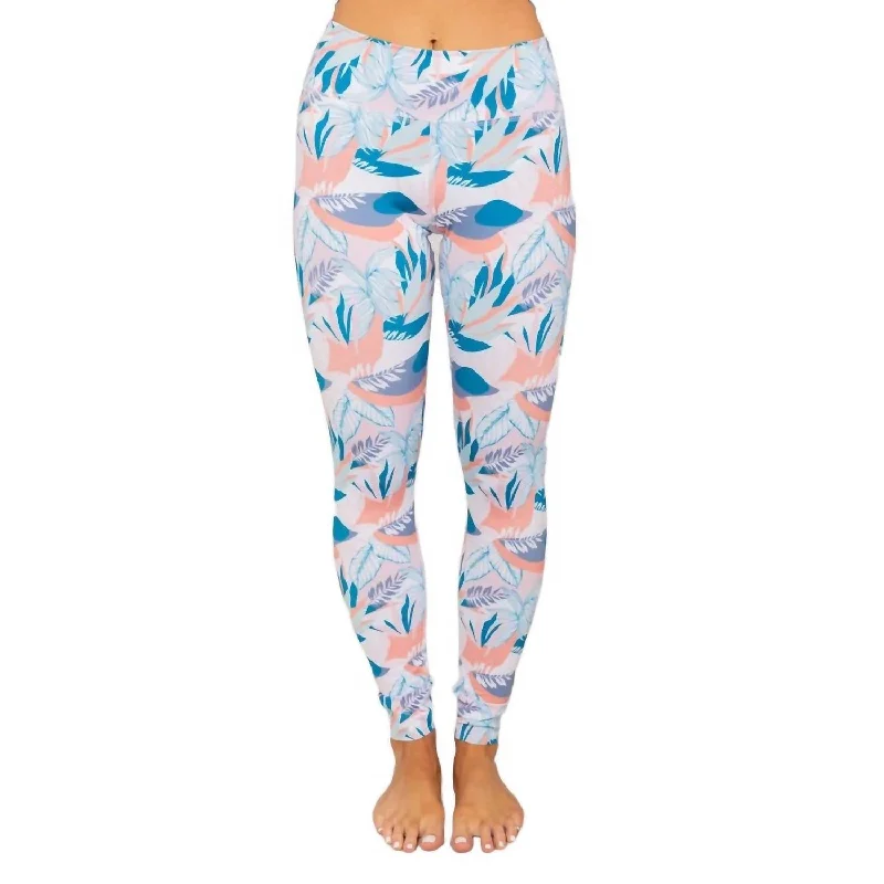 Chic Women's Outfit Print Water Leggings In Modern Tropical