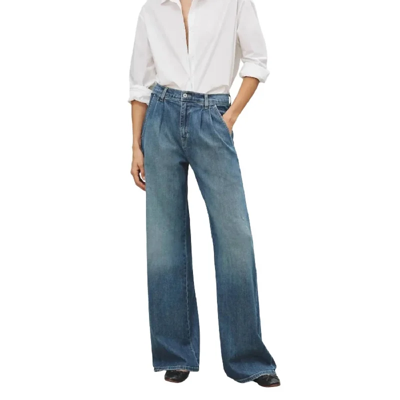 Women's Plus-Size Casual Outfit Flora Trouser Jean In Classic Wash